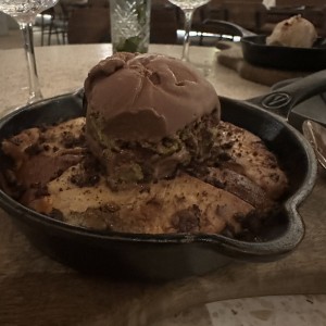 Brownie de galleta con helado de chocolate Dubai