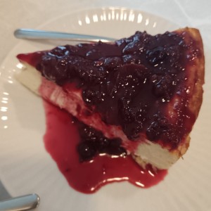 Tarta vasca con frutos rojos