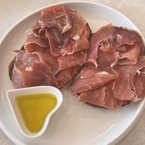 Pan de masa madre con jamon