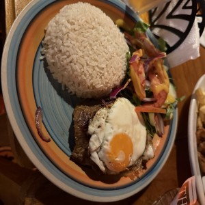 Bistec encebollado