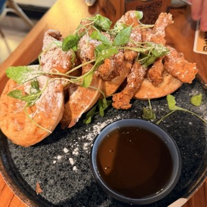 Waffles con pollo