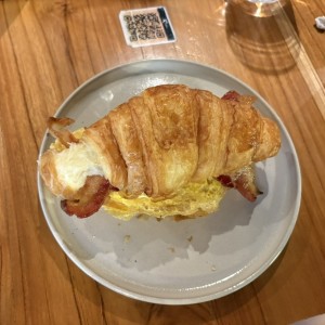 Croissant con Bacon
