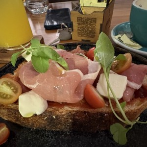 Tostada mediterranea 