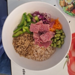 Poke salami quinoa