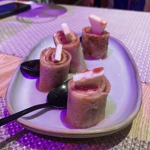 Crepes con mermelada de guayaba y queso