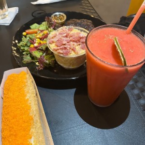entraña y limonada de fresa