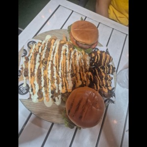 hamburguesas, nachos y alitas