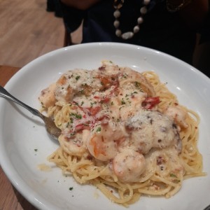 pasta de tocino pollo y camarones