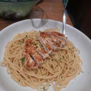 spaguetti  al oleo con pollo