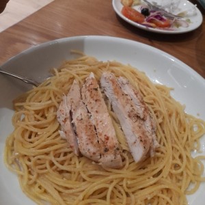 spavuetti al oleo y pollo