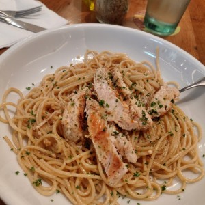 pollo y spaguetti al oleo
