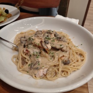 spaguetti en salsa de hongos