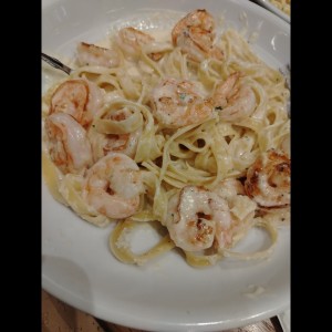 Pasta Alfredo con camarones 