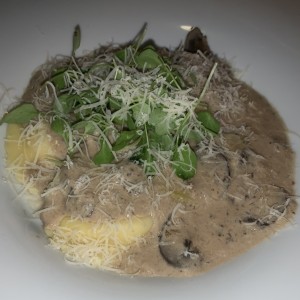 Pasta con salsa bechamel de hongos 