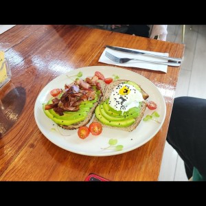 Tostadas de aguacate