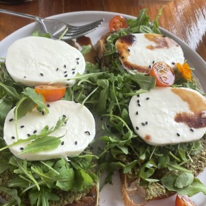 Pesto tostada