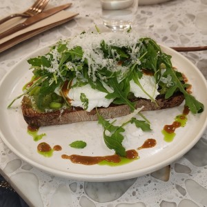 Tostada de aguacate