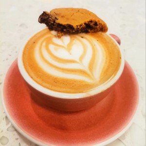 Mocaccino y galleta de chocolate chips