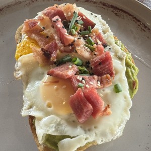 Tostada de aguacate 
