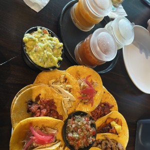 Taco fiesta y guacamole