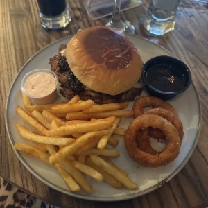 9 lives burger 