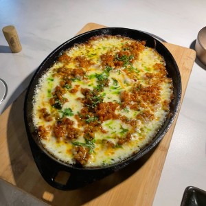Queso Fundido con Chorizo