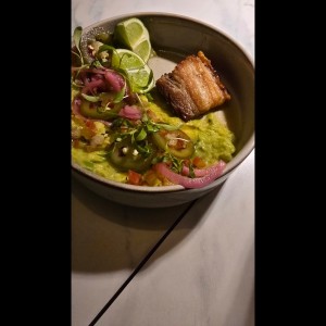chicharron con guacamole 5 piezas delicioso