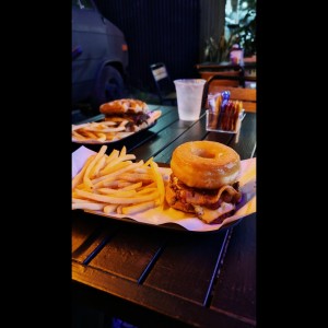 Donut y waffle burger