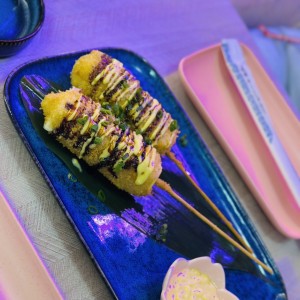 Brocheta de queso gouda