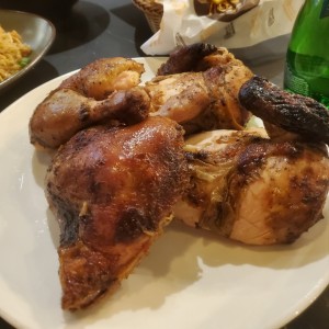 Pollo entero a la brasa. 