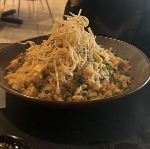Arroz chaufa de tres carnes