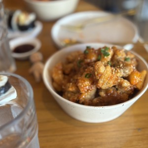 Popcorn chicken con rice cakes