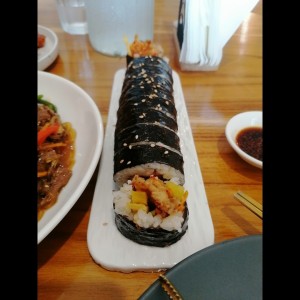 Kimbap puerco y kimchi