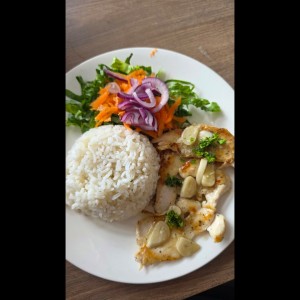 Pollo al ajillo