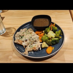 Pollo en salsa de hongos