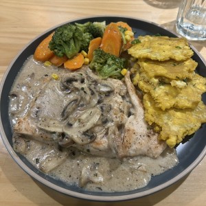 Pollo en salsa de hongos