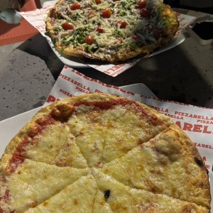 Pizza Margarita y Trufada