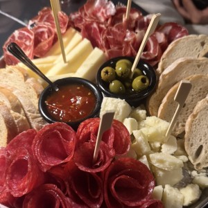 Tabla de quesos y fiambres
