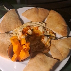 hummus + pan pita