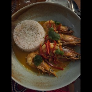 LANGOSTINOS AL CURRY DE COCO