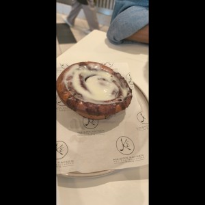 cinnabon roll