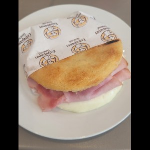 arepa queso y jamon