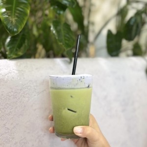 Matcha com espuma de lavanda