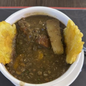 Sopa de lentejas.