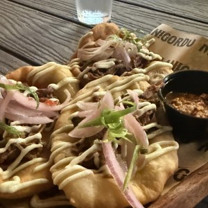 Montaditos de ropa vieja