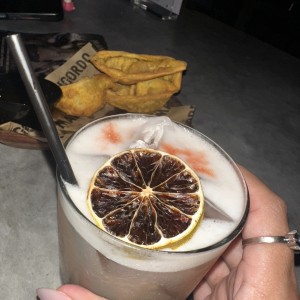 Wisky Sour y Wantones rellenos de chorizo tableño