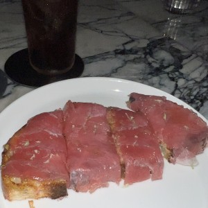 Tostada de atun pan masa madre