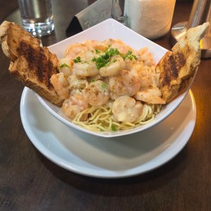 Pasta Alfredo con Camarones