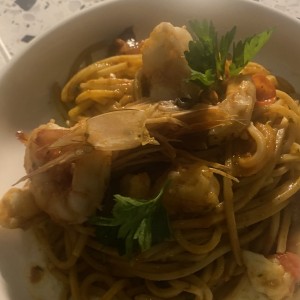 pasta y gambas a pomodoro