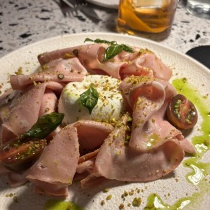 ANTIPASTI - Burrata e mortadella